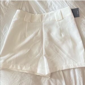 BRAND NEW White Tailored Shorts (Forever 21) - Size M